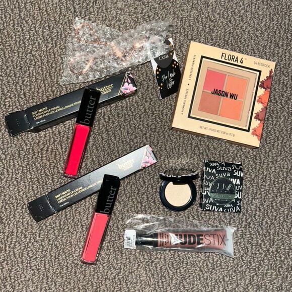 NWT Bundle & Save $123 Value Makeup Bundle - Lip Gloss, Eyeshadow, Blush & More! - Picture 2 of 2
